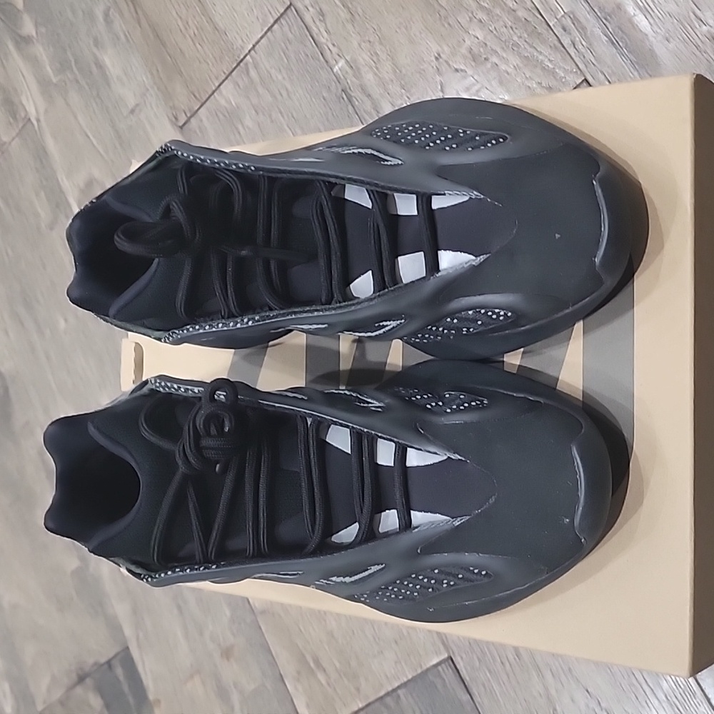 Yeezy 700 Alvah black sneakers